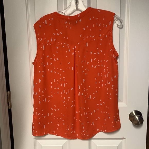 Sleeveless‎ Orange Patterned Button-down Top - Picture 4 of 5